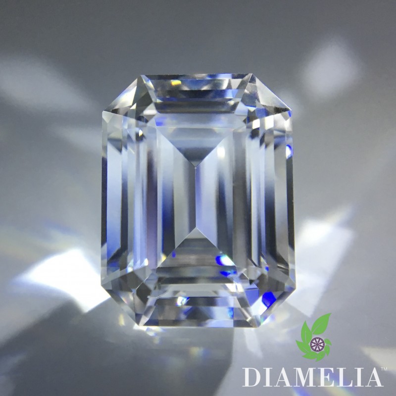 DIAMELIA Emerald cut